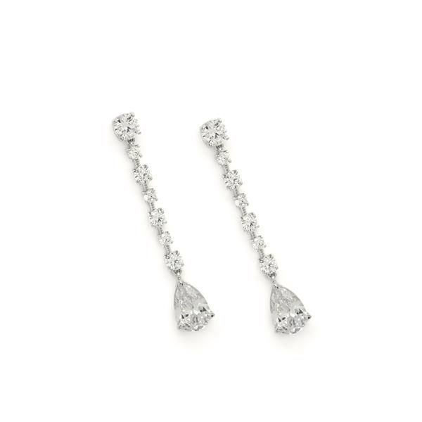 Pendiente largo brillante con circonitas y movimiento