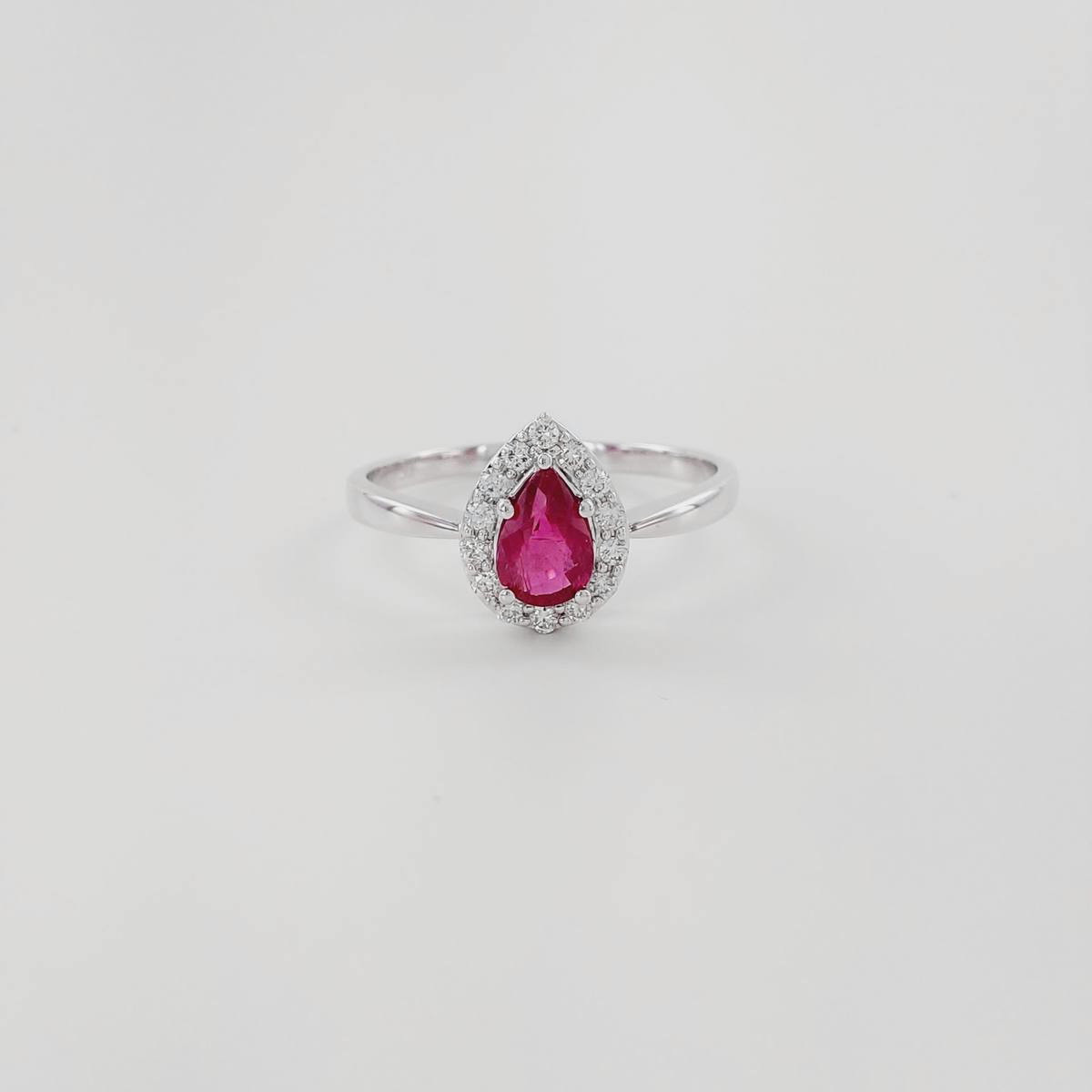 Sortija rubí lágrima 0,38 ct. y brillantes